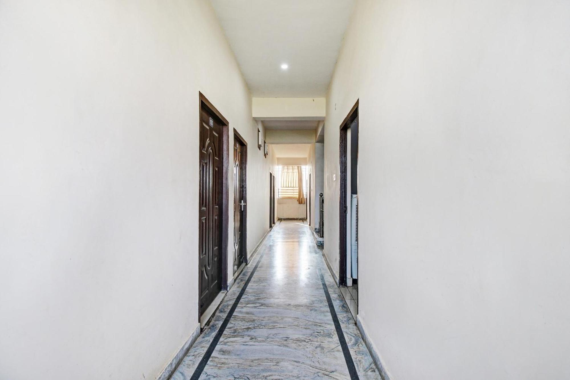 Hotel O Jr Hotel Lakhnau Kültér fotó