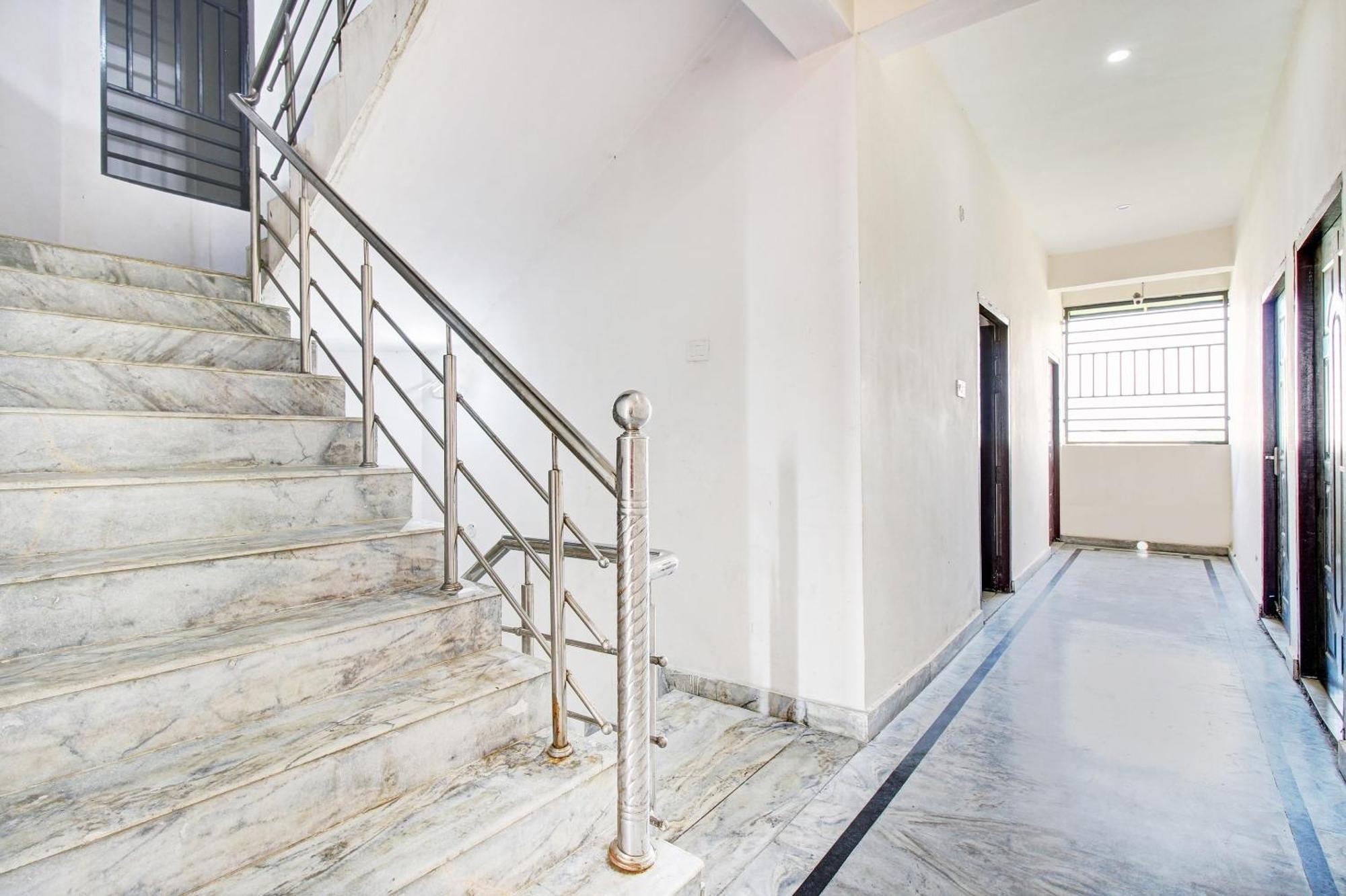 Hotel O Jr Hotel Lakhnau Kültér fotó