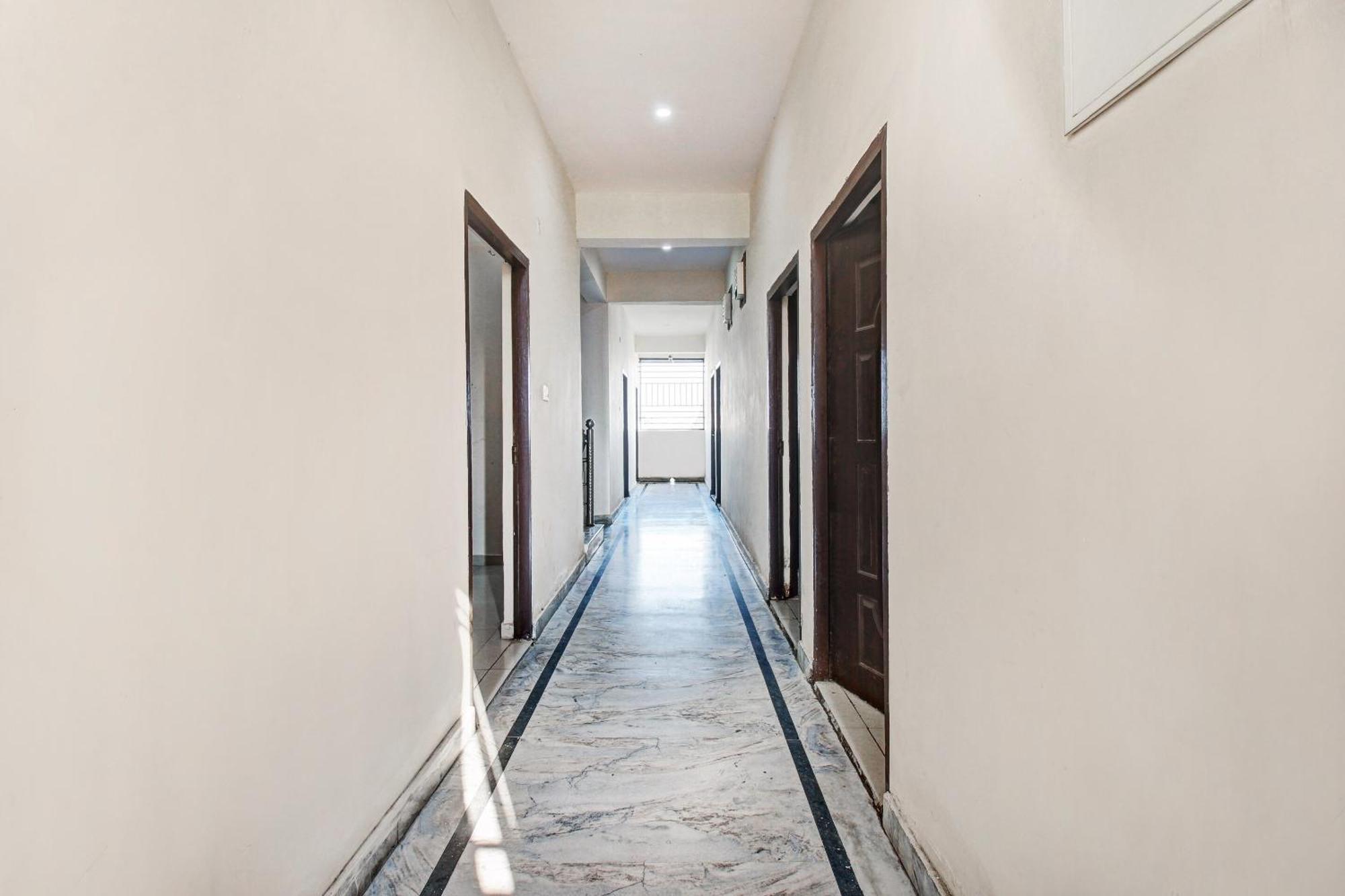 Hotel O Jr Hotel Lakhnau Kültér fotó